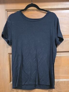 Time and Tru Black Short Sleeve Crewneck Tee Shirt